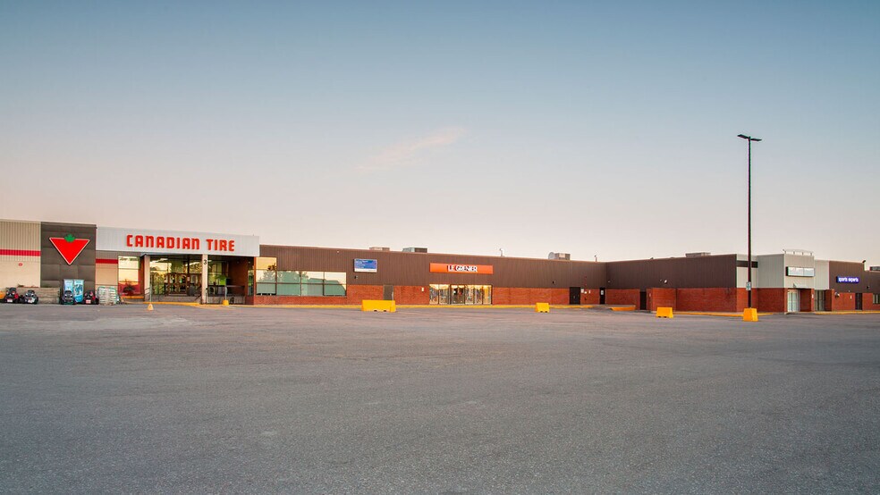 1221 Boul Marcotte, Roberval, QC à louer - Photo du bâtiment - Image 3 de 11
