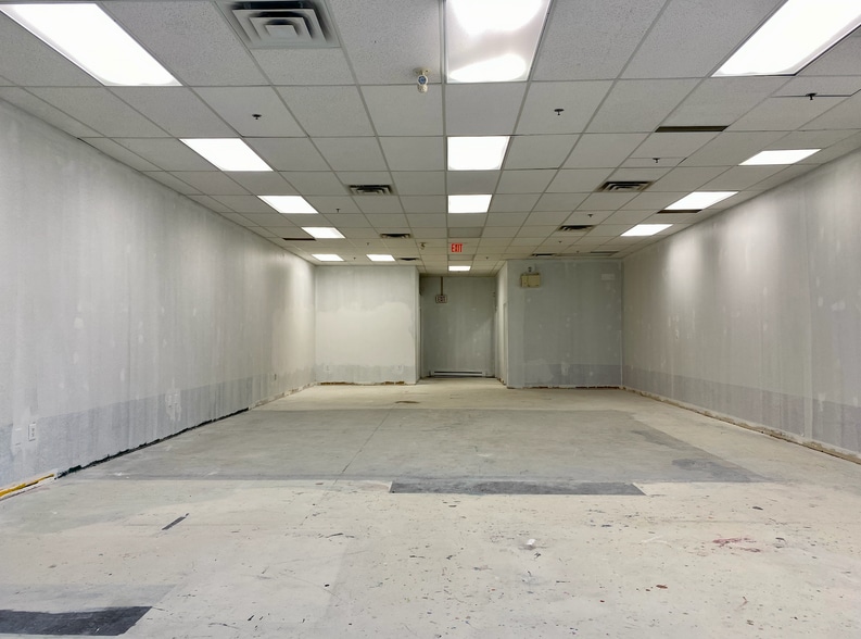 755-759 Gardiners Rd, Kingston, ON for lease - Interior Photo - Image 2 of 4