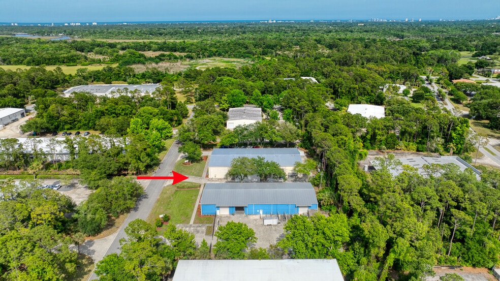 4 & 6 Aviator Way portefeuille de 2 propriétés à vendre sur LoopNet.ca - Aérien - Image 3 de 63