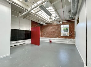 3502 SCOTTS Ln, Philadelphia, PA for lease Interior Photo- Image 2 of 4