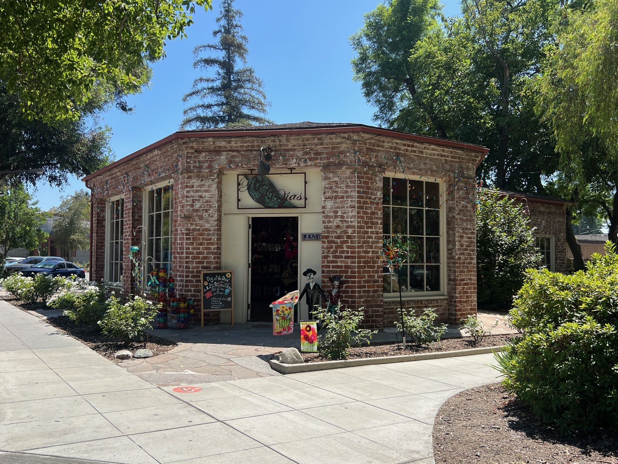 250 Harvard Ave, Claremont, CA à vendre Photo du bâtiment- Image 1 de 1