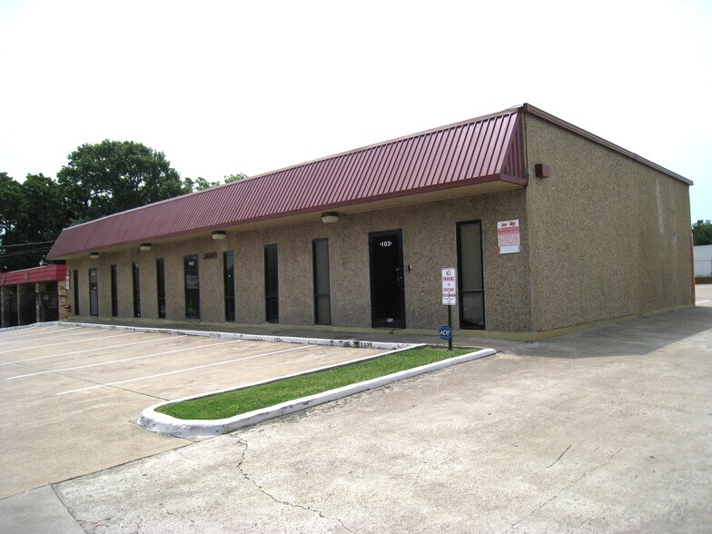 3880 Ledbetter Dr W, Dallas, TX à louer - Photo du bâtiment - Image 2 de 11