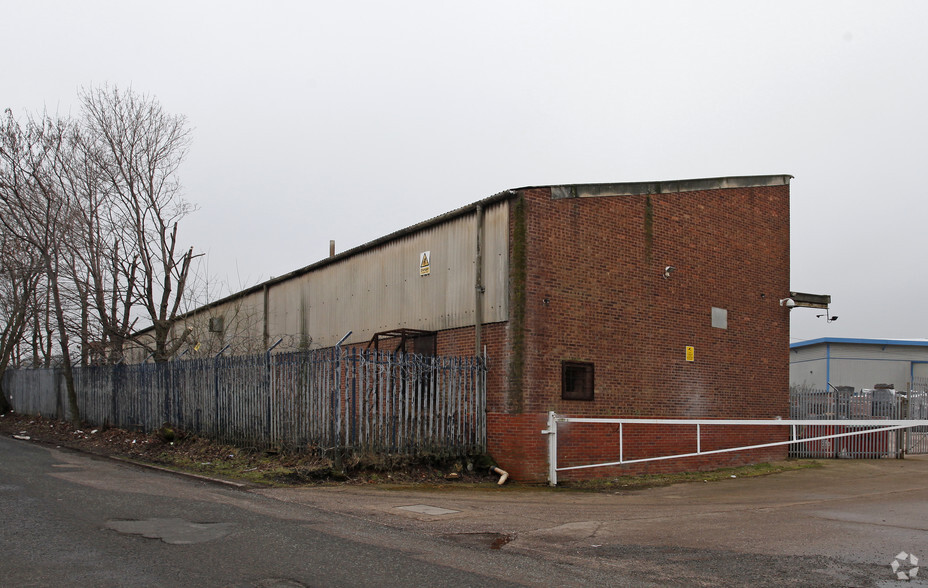 Overend Rd, Cradley Heath à louer - Photo du b timent - Image 2 de 5