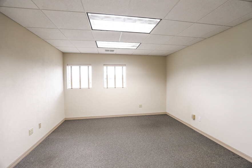 200-204 W University Ave, Gainesville, FL for lease - Interior Photo - Image 3 of 23