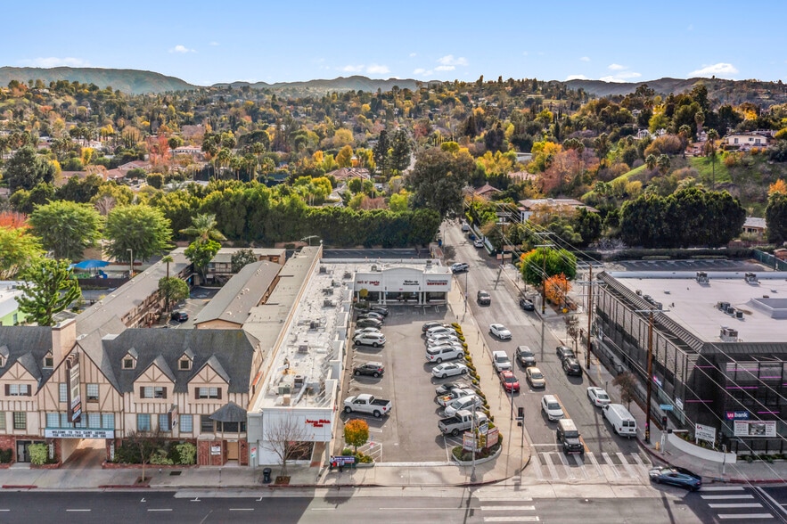 19458 Ventura Blvd, Tarzana, CA for lease - Aerial - Image 3 of 9