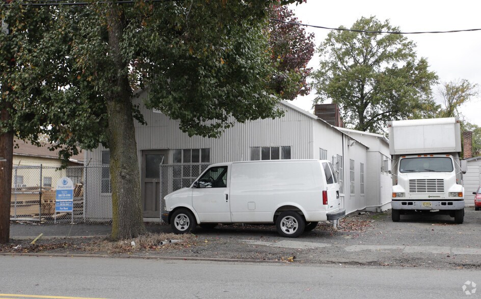 131 Lincoln Blvd, Middlesex, NJ à louer - Photo du bâtiment - Image 3 de 31