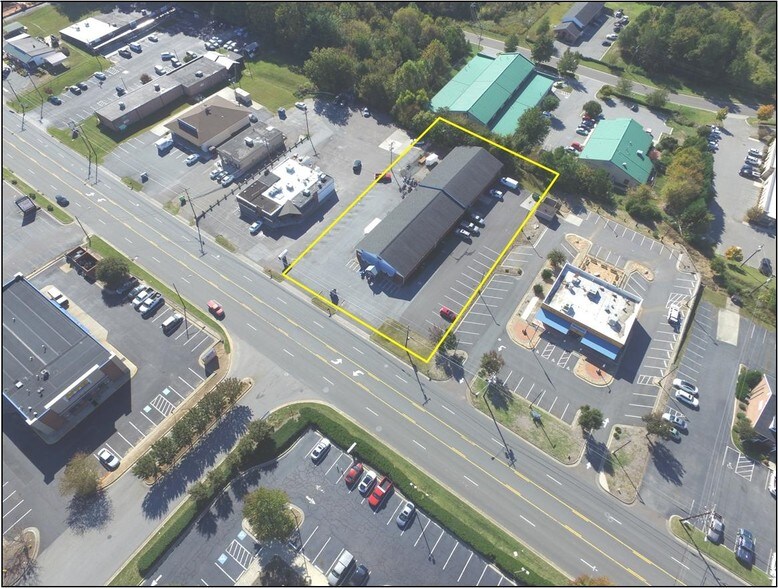 2636 Lewisville Clemmons Rd, Clemmons, NC à louer - Photo du bâtiment - Image 2 de 3