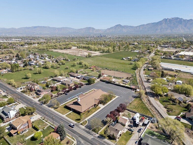 6695 S 2200 W, West Jordan, UT à vendre - Photo du bâtiment - Image 3 de 11