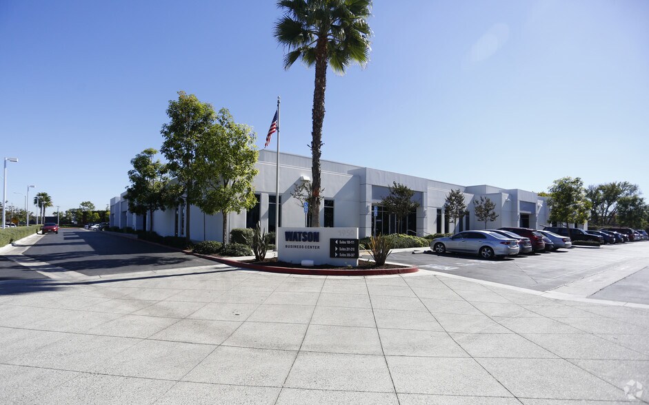 1950 E 220th St, Carson, CA à louer - Photo du bâtiment - Image 2 de 5