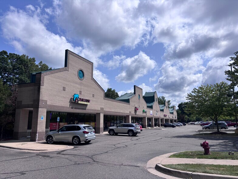 1754 Central Park Dr, Okemos, MI for lease - Building Photo - Image 2 of 6