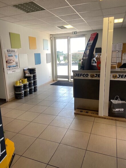 Flex in Saint-Priest for lease - Lobby - Image 2 of 10