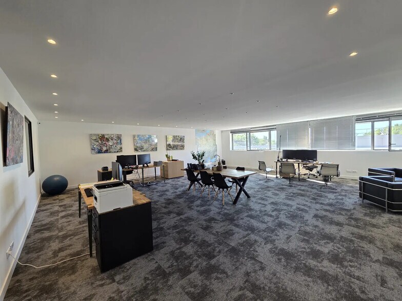 564 Avenue Des Rosiers, La Ciotat for lease - Interior Photo - Image 3 of 5