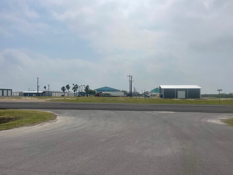 1207 Mansfield, Port Mansfield, TX à vendre - Photo du bâtiment - Image 2 de 4