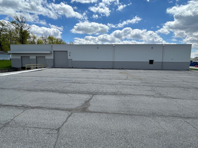 4211 Engle Rd, Fort Wayne, IN à louer - Photo du bâtiment - Image 2 de 9