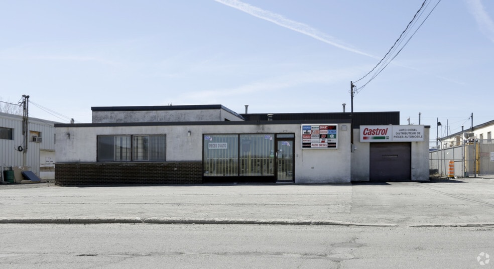2040 Av Francis-Hughes, Laval, QC à louer - Photo du bâtiment - Image 2 de 2