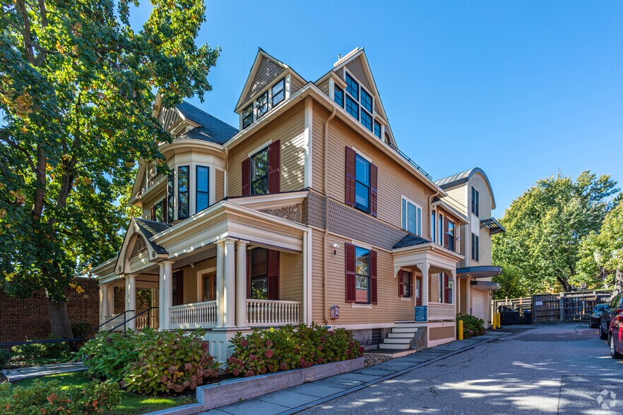 1734 Massachusetts Ave, Cambridge, MA à louer - Photo du bâtiment - Image 3 de 6