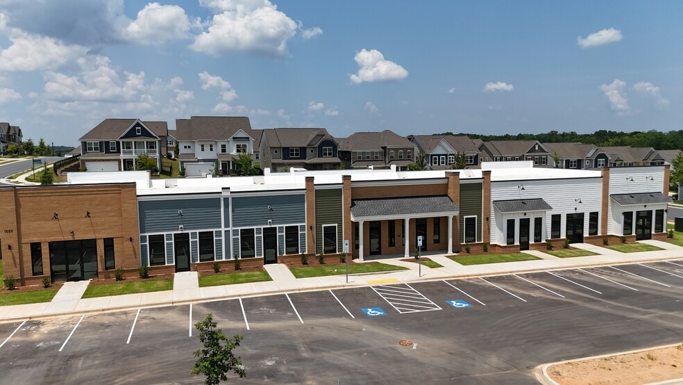 1250 Hubert Graham Way, Fort Mill, SC à vendre - Photo du bâtiment - Image 1 de 6