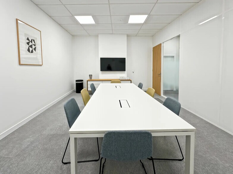 Office in Grenoble for lease - Interior Photo - Image 1 of 10