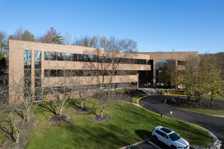 100 Berwyn Park, Berwyn, PA à louer - Photo principale - Image 1 de 7