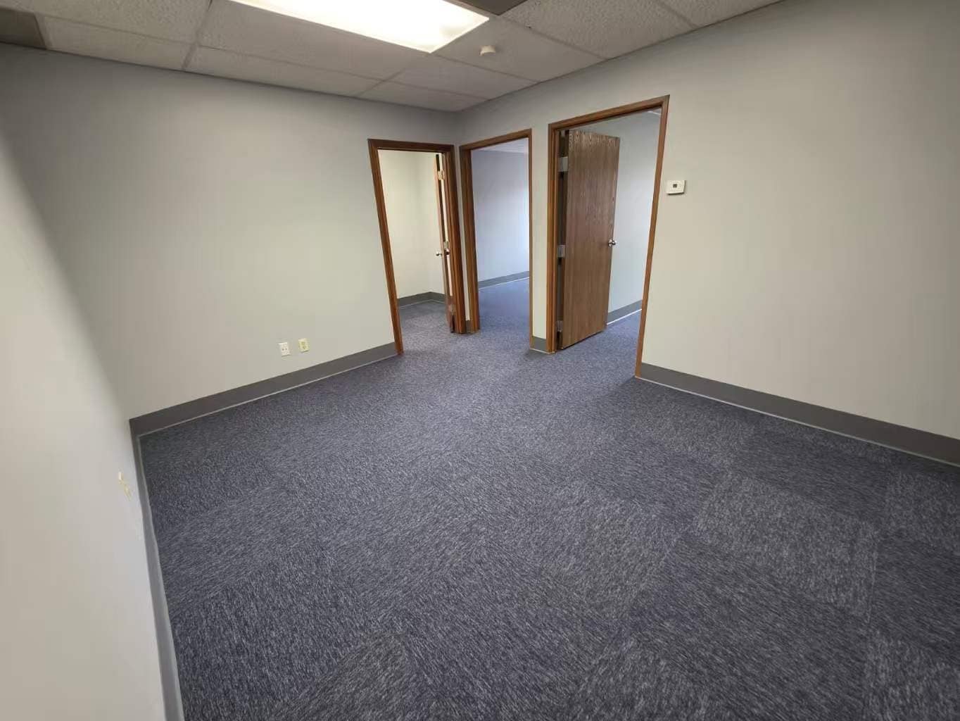 33595 Bainbridge Rd, Solon, OH à louer Photo intérieure- Image 1 de 4