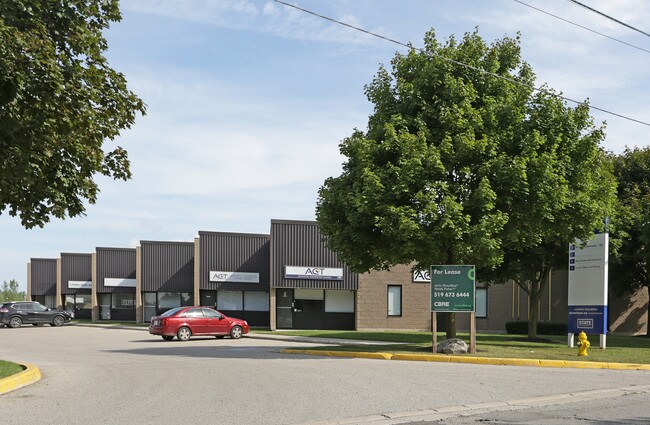 Plus de détails pour 30 Pacific Crt, London, ON - Industriel à louer