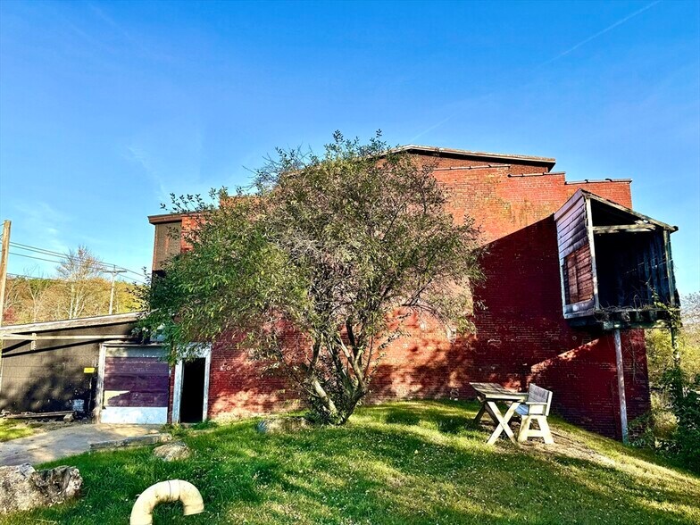 55 Mill St, Brookfield, MA à vendre - Photo du bâtiment - Image 2 de 12