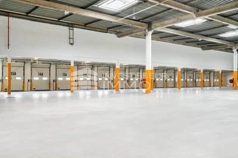 Flex in Trappes for lease Interior Photo- Image 1 of 8