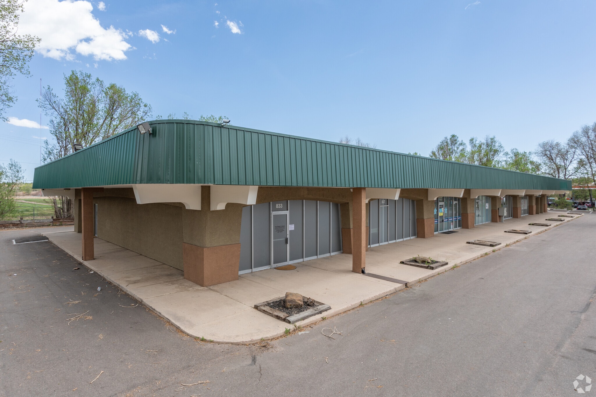831 S Circle Dr, Colorado Springs, CO for sale Primary Photo- Image 1 of 36
