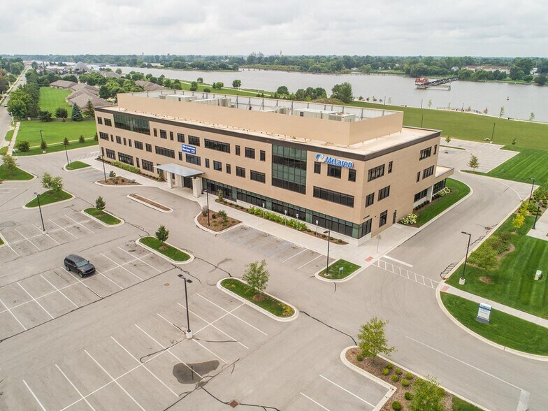 4 Columbus Ave, Bay City, MI à louer - Photo du bâtiment - Image 2 de 9