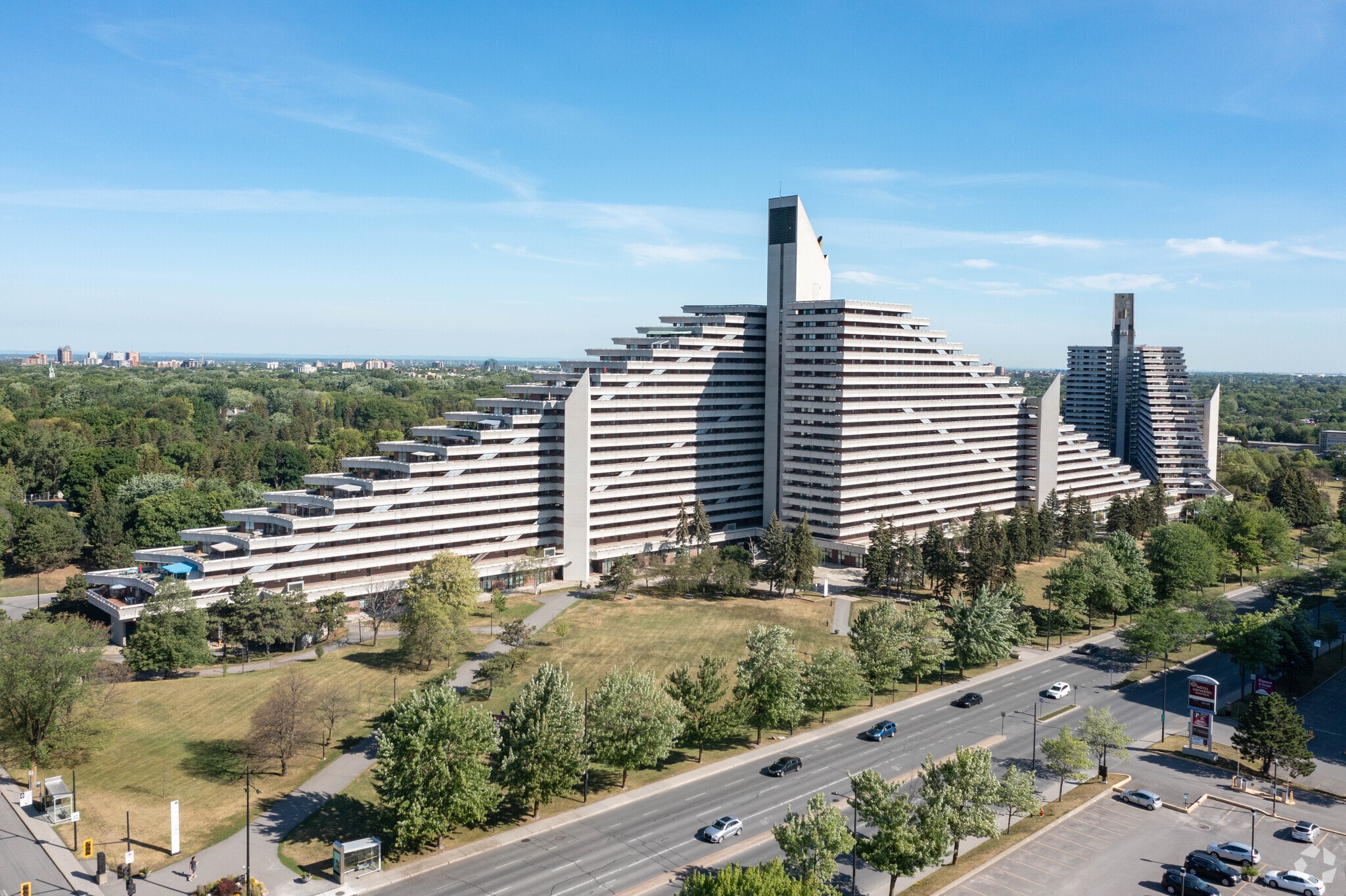 5199 Rue Sherbrooke E, Montréal, QC for lease Building Photo- Image 1 of 19