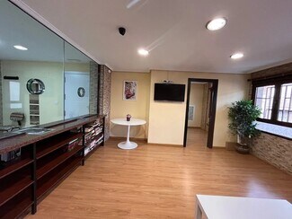 Plus de détails pour Multi-résidentiel à vendre