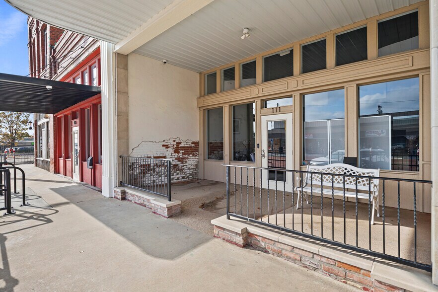 111 N 4th St, Wills Point, TX à vendre - Photo du bâtiment - Image 2 de 11