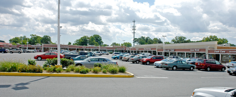 7601-7709 Harford Rd, Baltimore, MD for lease - Building Photo - Image 1 of 3