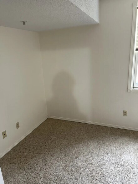 210 W Center St, Madison, SD à vendre - Photo intérieure - Image 2 de 11