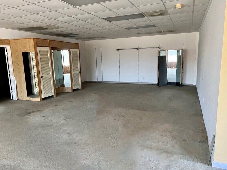 4073 Highway 51 S, Senatobia, MS for lease - Interior Photo - Image 2 of 6
