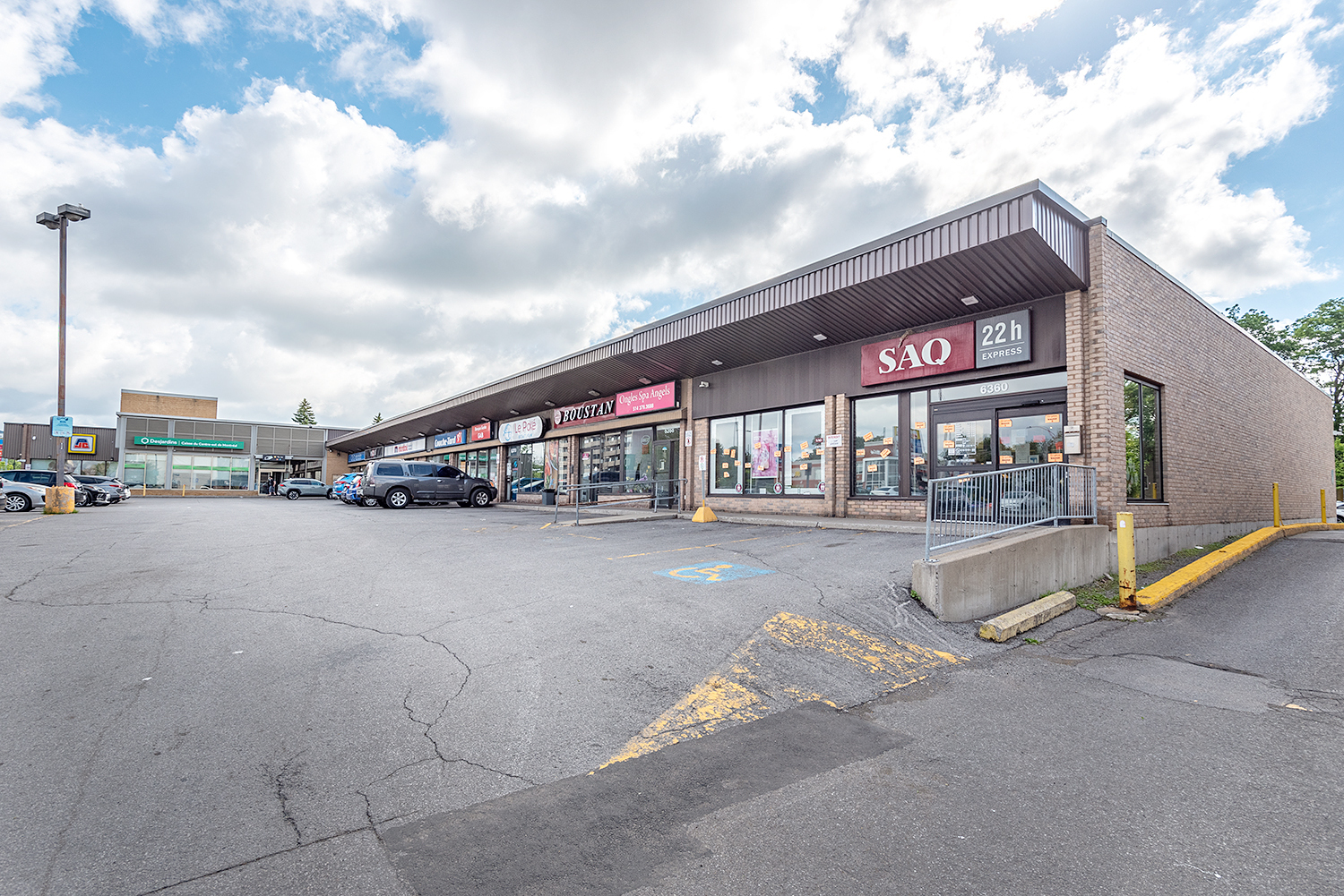 6366-6420 Rue Sherbrooke E, Montréal, QC for lease Primary Photo- Image 1 of 2