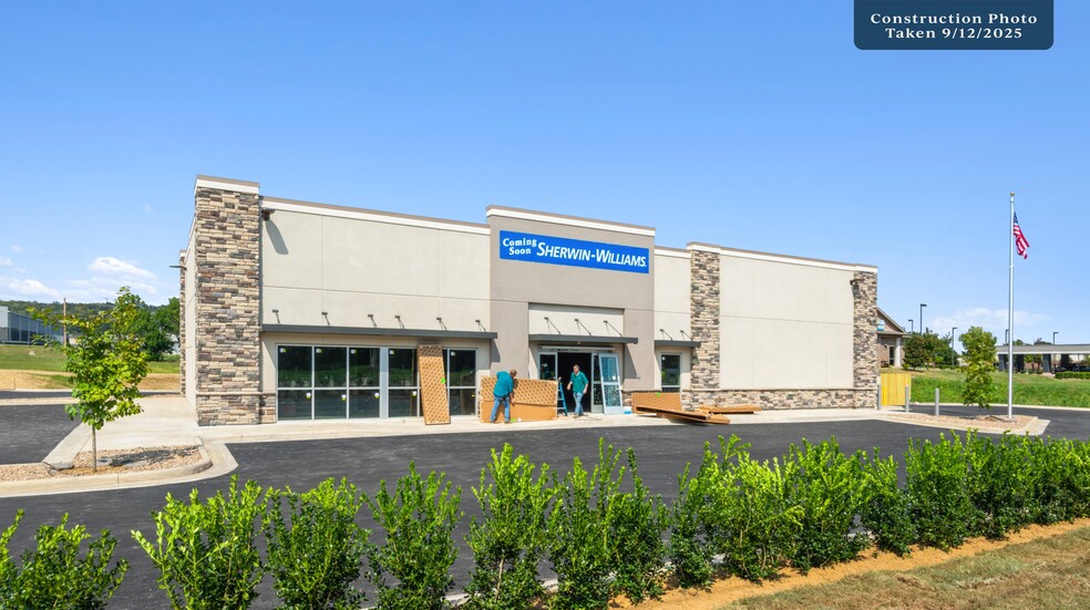 7715 Phoenix Ave, Fort Smith, AR for sale - Construction Photo - Image 1 of 3