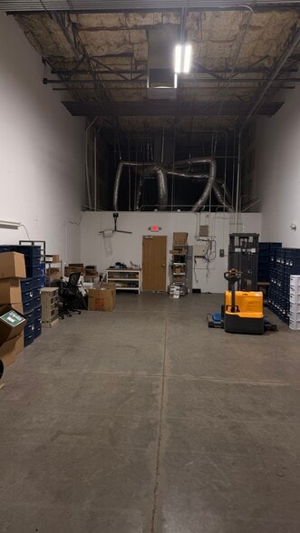595 E Brooks Ave, North Las Vegas, NV for lease - Building Photo - Image 3 of 5