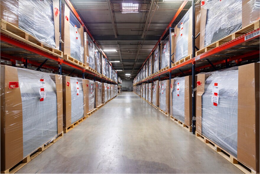 1504 Sadlier Cir S Dr, Indianapolis, IN à louer - Photo du bâtiment - Image 2 de 2