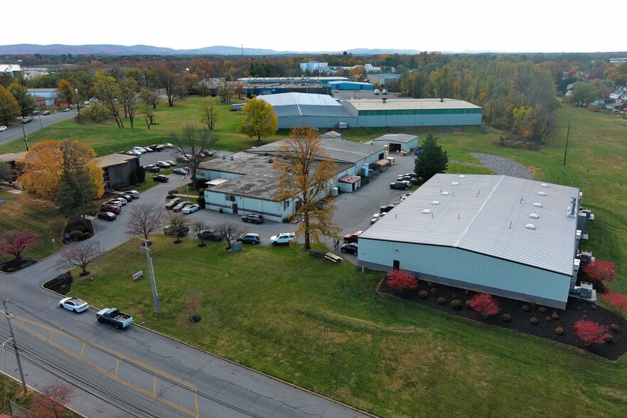 861 Commonwealth Ave, Hagerstown, MD for sale - Building Photo - Image 1 of 4