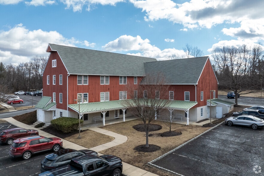 405 Farm Ln, Doylestown, PA for lease - Primary Photo - Image 1 of 12