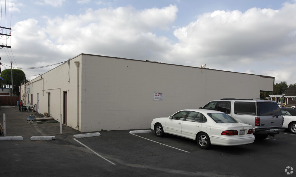 2815-2825 E Chapman Ave, Orange, CA for lease - Building Photo - Image 3 of 3