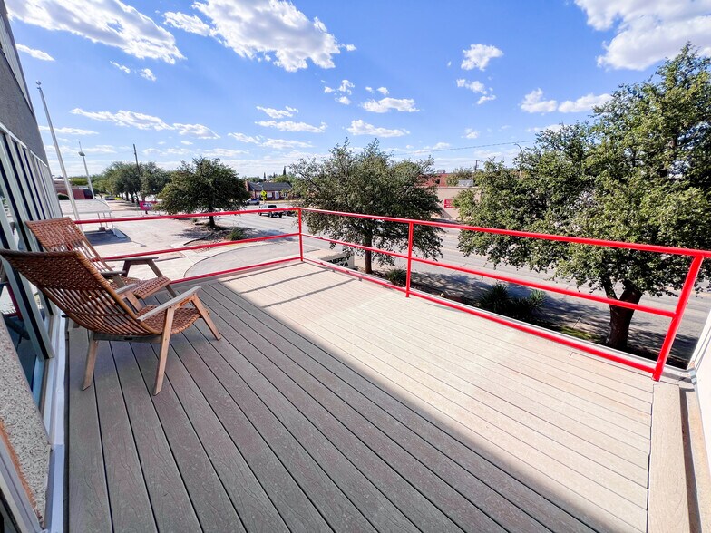 901 W Wall St, Midland, TX à louer - Photo du bâtiment - Image 2 de 5