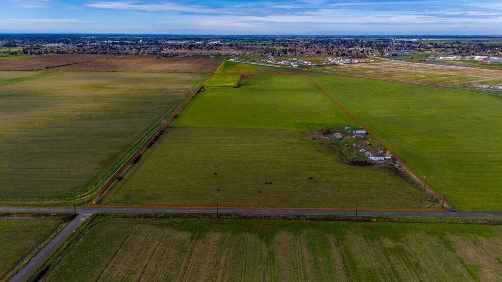 13146 Cherokee Ln, Galt, CA à vendre - Photo du bâtiment - Image 3 de 16