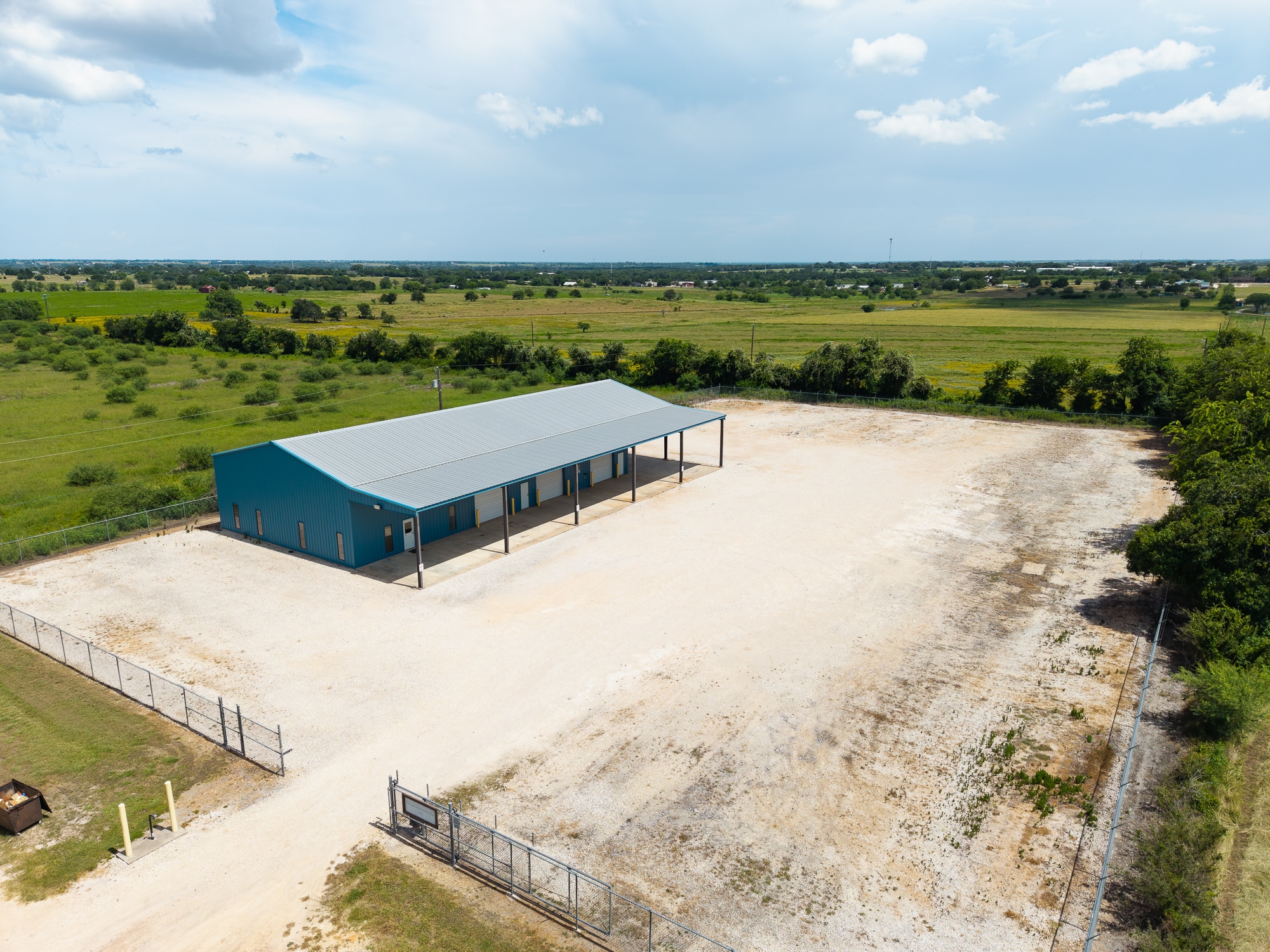 945 Huser Blvd, Schulenburg, TX for lease Building Photo- Image 1 of 26
