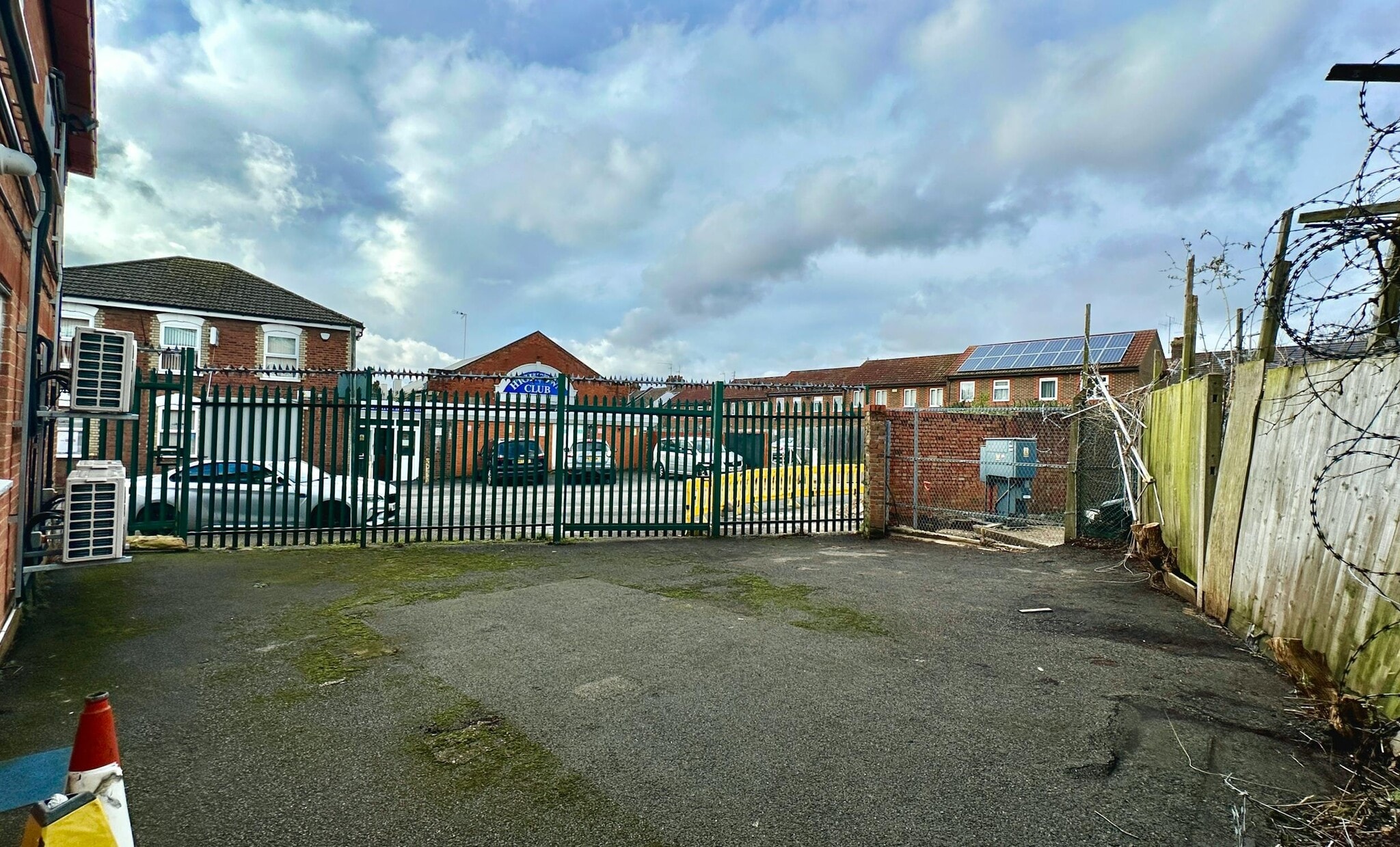 Oxen Rd, Luton for lease Building Photo- Image 1 of 3