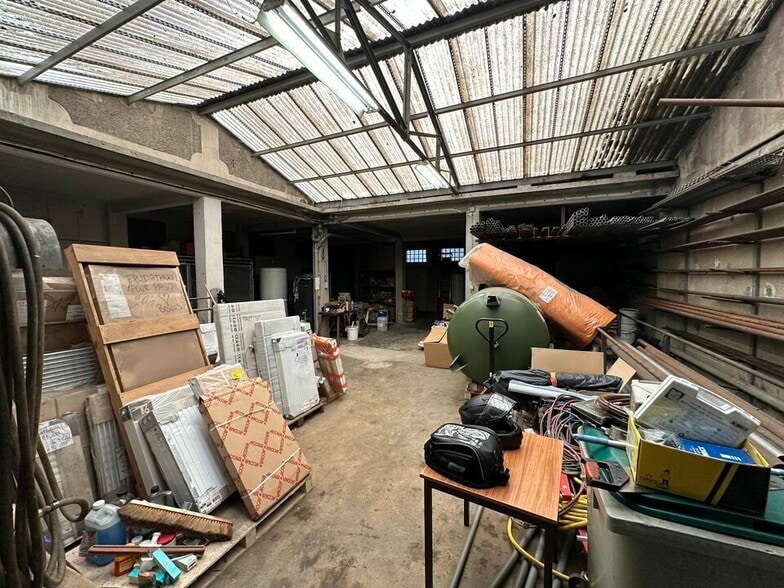 Industrial in Maisons-Alfort for sale - Interior Photo - Image 1 of 5