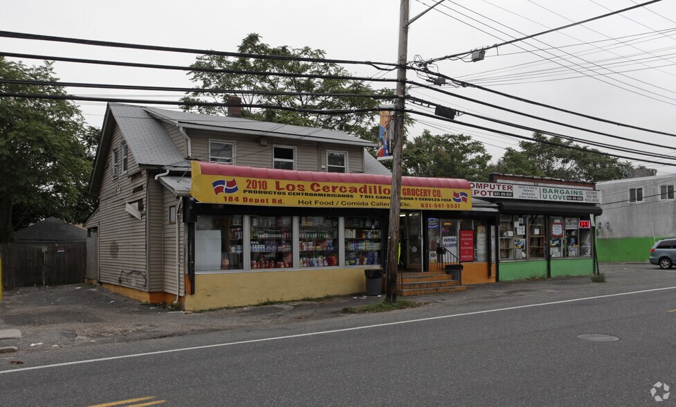 184 Depot Rd, Huntington Station, NY for lease - Primary Photo - Image 1 of 2