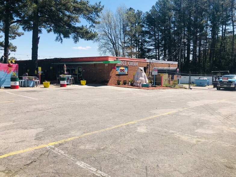 1716 St Albans Dr, Raleigh, NC à louer - Photo du bâtiment - Image 1 de 10