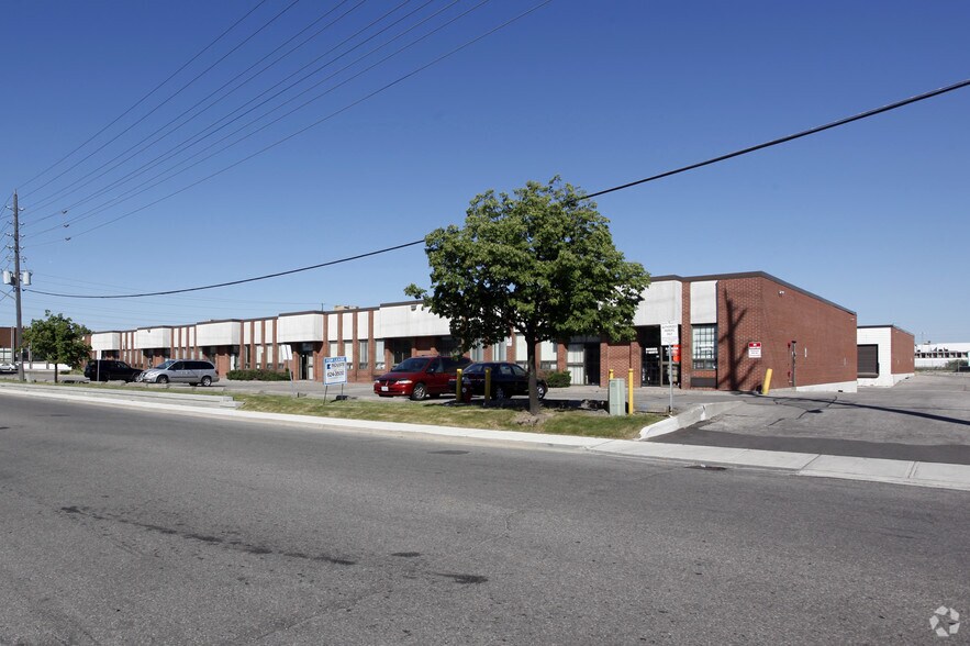 1575 Sismet Rd, Mississauga, ON à louer - Photo du bâtiment - Image 2 de 10